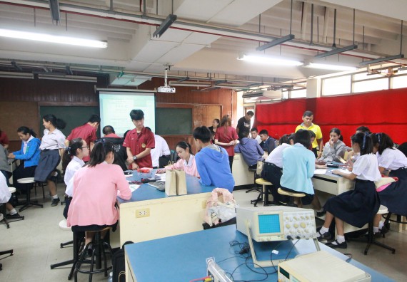 ภาพกิจกรรม คณะวิทยาศาสตร์และเทคโนโลยี จัดค่ายวิทยาศาสตร์โรงเรียนตากพิทยาคม