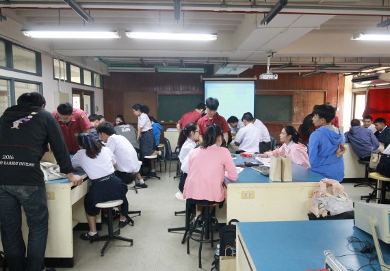 ภาพกิจกรรม คณะวิทยาศาสตร์และเทคโนโลยี จัดค่ายวิทยาศาสตร์โรงเรียนตากพิทยาคม