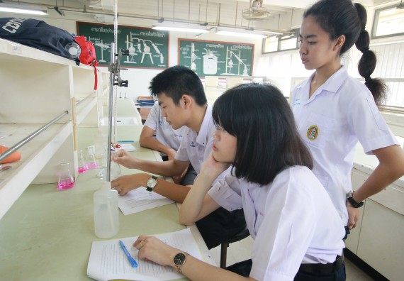 ภาพกิจกรรม คณะวิทยาศาสตร์และเทคโนโลยี จัดค่ายวิทยาศาสตร์โรงเรียนตากพิทยาคม