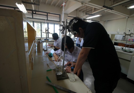 ภาพกิจกรรม คณะวิทยาศาสตร์และเทคโนโลยี จัดค่ายวิทยาศาสตร์โรงเรียนตากพิทยาคม