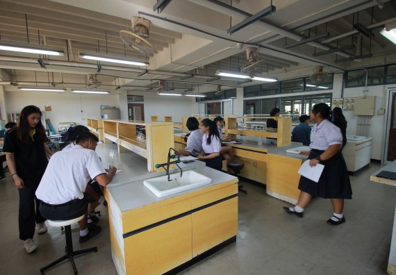 ภาพกิจกรรม คณะวิทยาศาสตร์และเทคโนโลยี จัดค่ายวิทยาศาสตร์โรงเรียนตากพิทยาคม