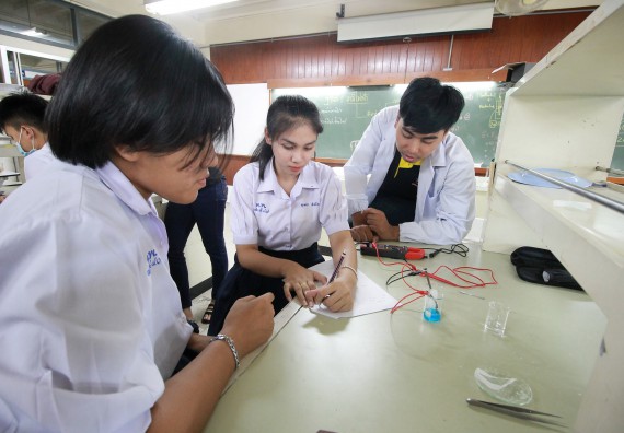 ภาพกิจกรรม คณะวิทยาศาสตร์และเทคโนโลยี จัดค่ายวิทยาศาสตร์โรงเรียนตากพิทยาคม