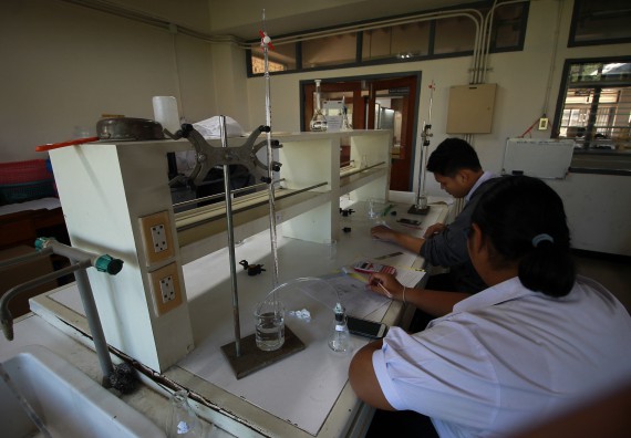 ภาพกิจกรรม คณะวิทยาศาสตร์และเทคโนโลยี จัดค่ายวิทยาศาสตร์โรงเรียนตากพิทยาคม