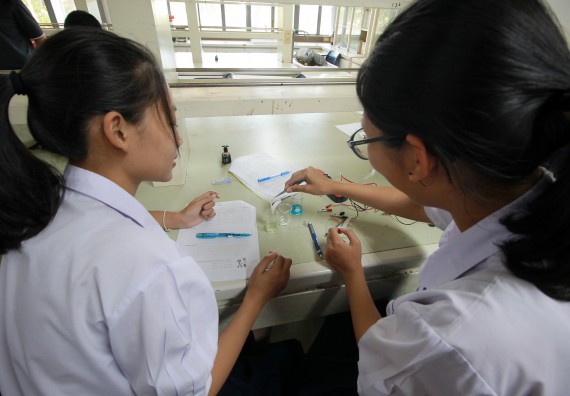 ภาพกิจกรรม คณะวิทยาศาสตร์และเทคโนโลยี จัดค่ายวิทยาศาสตร์โรงเรียนตากพิทยาคม