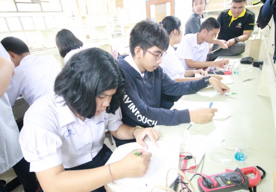 ภาพกิจกรรม คณะวิทยาศาสตร์และเทคโนโลยี จัดค่ายวิทยาศาสตร์โรงเรียนตากพิทยาคม