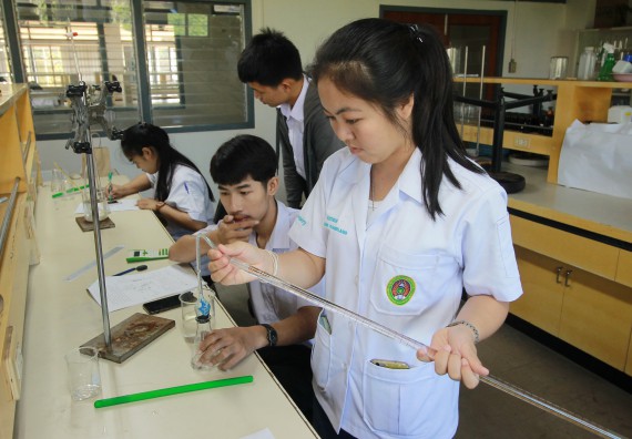 ภาพกิจกรรม คณะวิทยาศาสตร์และเทคโนโลยี จัดค่ายวิทยาศาสตร์โรงเรียนตากพิทยาคม