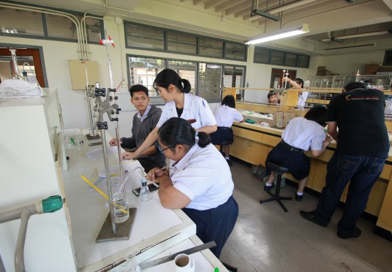 ภาพกิจกรรม คณะวิทยาศาสตร์และเทคโนโลยี จัดค่ายวิทยาศาสตร์โรงเรียนตากพิทยาคม
