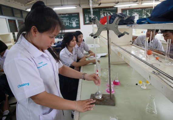 ภาพกิจกรรม คณะวิทยาศาสตร์และเทคโนโลยี จัดค่ายวิทยาศาสตร์โรงเรียนตากพิทยาคม