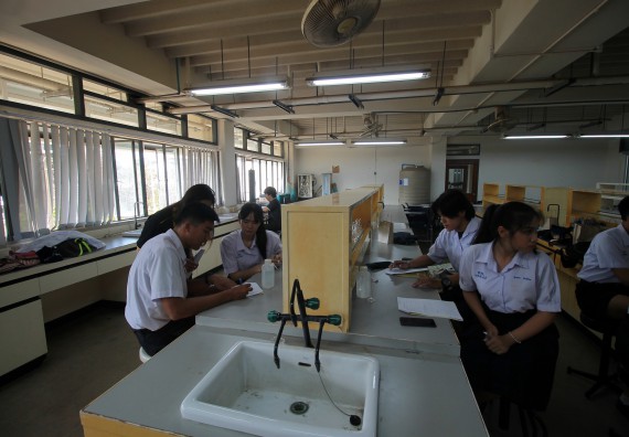 ภาพกิจกรรม คณะวิทยาศาสตร์และเทคโนโลยี จัดค่ายวิทยาศาสตร์โรงเรียนตากพิทยาคม