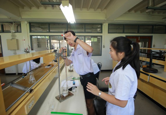 ภาพกิจกรรม คณะวิทยาศาสตร์และเทคโนโลยี จัดค่ายวิทยาศาสตร์โรงเรียนตากพิทยาคม