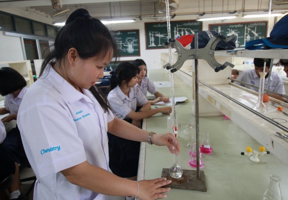 ภาพกิจกรรม คณะวิทยาศาสตร์และเทคโนโลยี จัดค่ายวิทยาศาสตร์โรงเรียนตากพิทยาคม