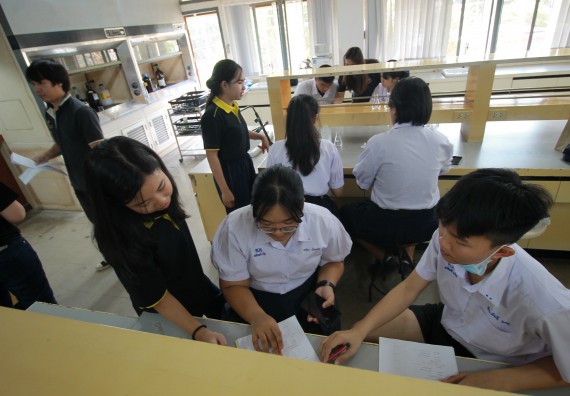 ภาพกิจกรรม คณะวิทยาศาสตร์และเทคโนโลยี จัดค่ายวิทยาศาสตร์โรงเรียนตากพิทยาคม