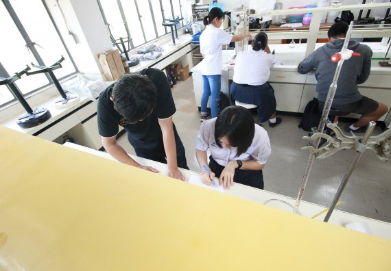 ภาพกิจกรรม คณะวิทยาศาสตร์และเทคโนโลยี จัดค่ายวิทยาศาสตร์โรงเรียนตากพิทยาคม