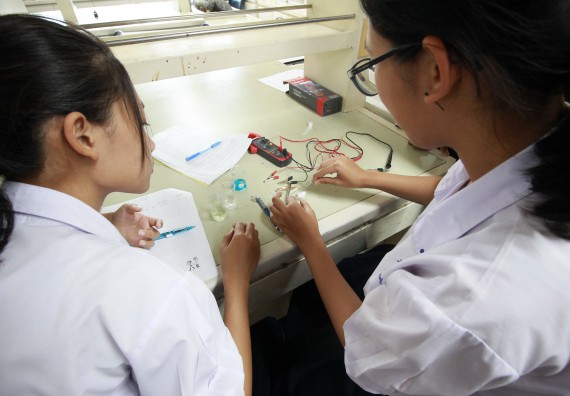 ภาพกิจกรรม คณะวิทยาศาสตร์และเทคโนโลยี จัดค่ายวิทยาศาสตร์โรงเรียนตากพิทยาคม