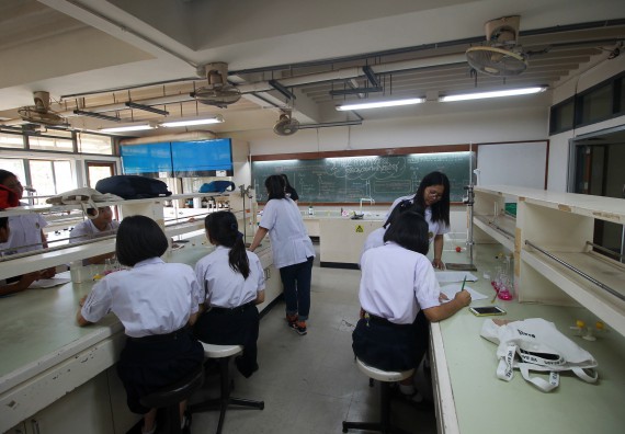 ภาพกิจกรรม คณะวิทยาศาสตร์และเทคโนโลยี จัดค่ายวิทยาศาสตร์โรงเรียนตากพิทยาคม