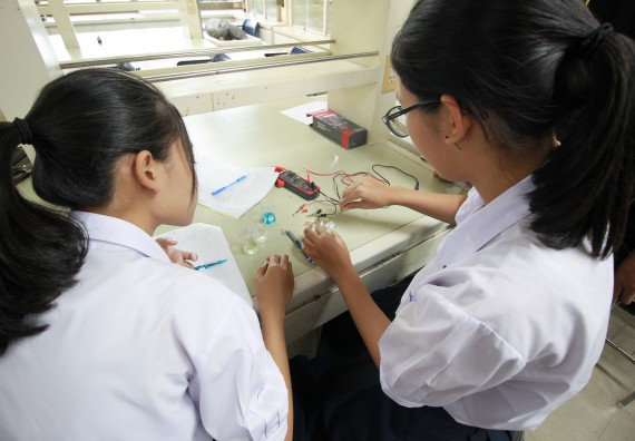 ภาพกิจกรรม คณะวิทยาศาสตร์และเทคโนโลยี จัดค่ายวิทยาศาสตร์โรงเรียนตากพิทยาคม