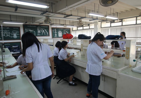 ภาพกิจกรรม คณะวิทยาศาสตร์และเทคโนโลยี จัดค่ายวิทยาศาสตร์โรงเรียนตากพิทยาคม