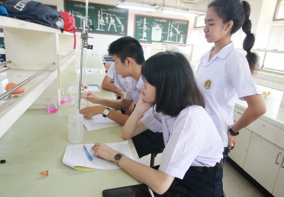 ภาพกิจกรรม คณะวิทยาศาสตร์และเทคโนโลยี จัดค่ายวิทยาศาสตร์โรงเรียนตากพิทยาคม
