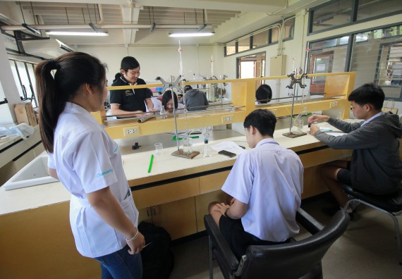 ภาพกิจกรรม คณะวิทยาศาสตร์และเทคโนโลยี จัดค่ายวิทยาศาสตร์โรงเรียนตากพิทยาคม
