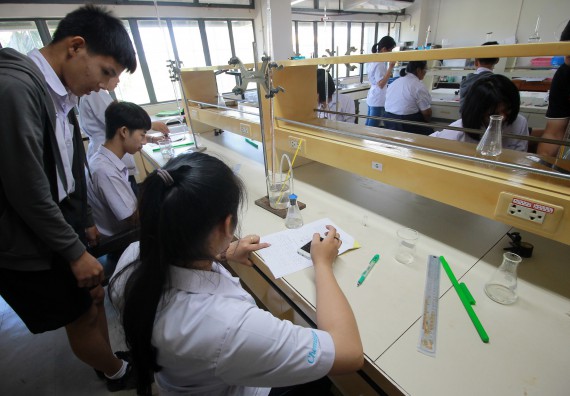 ภาพกิจกรรม คณะวิทยาศาสตร์และเทคโนโลยี จัดค่ายวิทยาศาสตร์โรงเรียนตากพิทยาคม