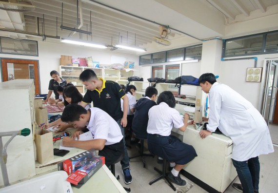 ภาพกิจกรรม คณะวิทยาศาสตร์และเทคโนโลยี จัดค่ายวิทยาศาสตร์โรงเรียนตากพิทยาคม