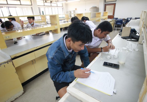 ภาพกิจกรรม คณะวิทยาศาสตร์และเทคโนโลยี จัดค่ายวิทยาศาสตร์โรงเรียนตากพิทยาคม