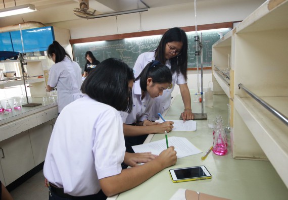ภาพกิจกรรม คณะวิทยาศาสตร์และเทคโนโลยี จัดค่ายวิทยาศาสตร์โรงเรียนตากพิทยาคม