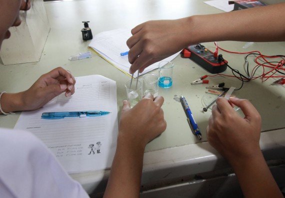 ภาพกิจกรรม คณะวิทยาศาสตร์และเทคโนโลยี จัดค่ายวิทยาศาสตร์โรงเรียนตากพิทยาคม