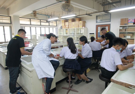 ภาพกิจกรรม คณะวิทยาศาสตร์และเทคโนโลยี จัดค่ายวิทยาศาสตร์โรงเรียนตากพิทยาคม