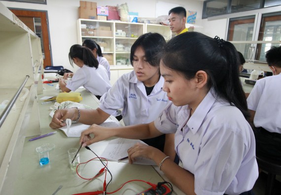 ภาพกิจกรรม คณะวิทยาศาสตร์และเทคโนโลยี จัดค่ายวิทยาศาสตร์โรงเรียนตากพิทยาคม