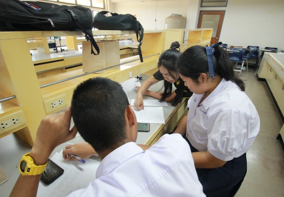 ภาพกิจกรรม คณะวิทยาศาสตร์และเทคโนโลยี จัดค่ายวิทยาศาสตร์โรงเรียนตากพิทยาคม