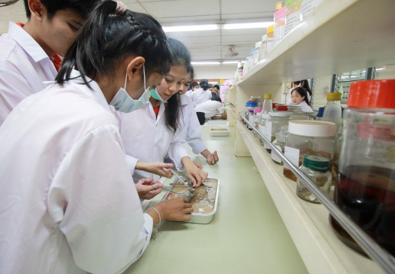 ภาพกิจกรรม คณะวิทยาศาสตร์และเทคโนโลยี จัดค่ายวิทยาศาสตร์โรงเรียนตากพิทยาคม