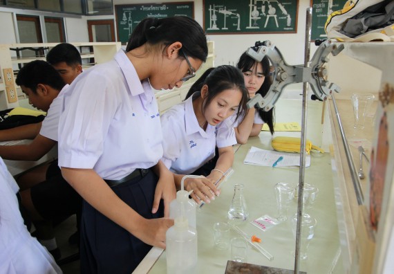 ภาพกิจกรรม คณะวิทยาศาสตร์และเทคโนโลยี จัดค่ายวิทยาศาสตร์โรงเรียนตากพิทยาคม