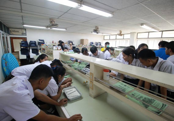 ภาพกิจกรรม คณะวิทยาศาสตร์และเทคโนโลยี จัดค่ายวิทยาศาสตร์โรงเรียนตากพิทยาคม