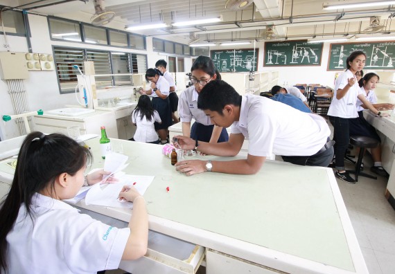 ภาพกิจกรรม คณะวิทยาศาสตร์และเทคโนโลยี จัดค่ายวิทยาศาสตร์โรงเรียนตากพิทยาคม