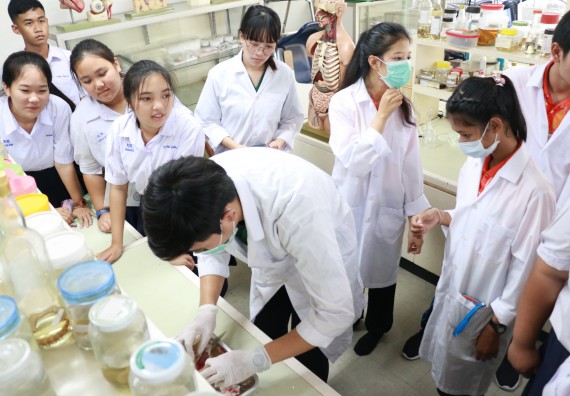 ภาพกิจกรรม คณะวิทยาศาสตร์และเทคโนโลยี จัดค่ายวิทยาศาสตร์โรงเรียนตากพิทยาคม
