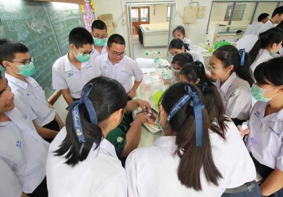 ภาพกิจกรรม คณะวิทยาศาสตร์และเทคโนโลยี จัดค่ายวิทยาศาสตร์โรงเรียนตากพิทยาคม