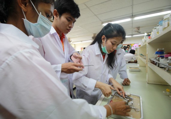 ภาพกิจกรรม คณะวิทยาศาสตร์และเทคโนโลยี จัดค่ายวิทยาศาสตร์โรงเรียนตากพิทยาคม