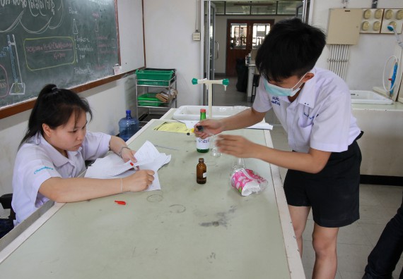 ภาพกิจกรรม คณะวิทยาศาสตร์และเทคโนโลยี จัดค่ายวิทยาศาสตร์โรงเรียนตากพิทยาคม