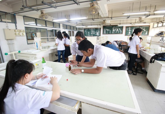 ภาพกิจกรรม คณะวิทยาศาสตร์และเทคโนโลยี จัดค่ายวิทยาศาสตร์โรงเรียนตากพิทยาคม
