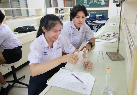 ภาพกิจกรรม คณะวิทยาศาสตร์และเทคโนโลยี จัดค่ายวิทยาศาสตร์โรงเรียนตากพิทยาคม