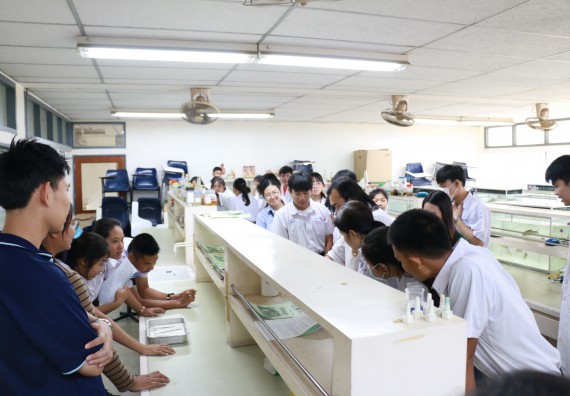 ภาพกิจกรรม คณะวิทยาศาสตร์และเทคโนโลยี จัดค่ายวิทยาศาสตร์โรงเรียนตากพิทยาคม