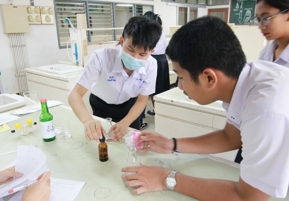 ภาพกิจกรรม คณะวิทยาศาสตร์และเทคโนโลยี จัดค่ายวิทยาศาสตร์โรงเรียนตากพิทยาคม