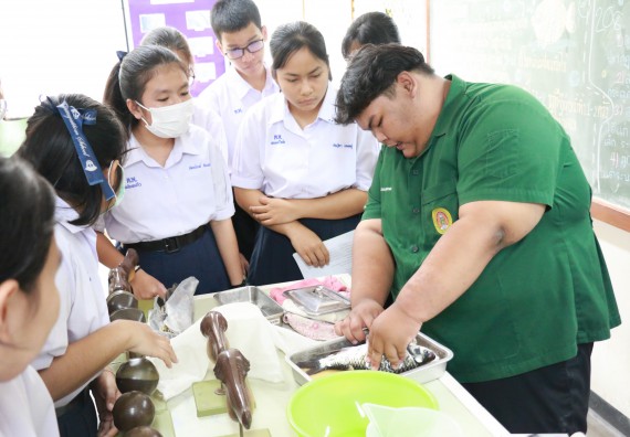 ภาพกิจกรรม คณะวิทยาศาสตร์และเทคโนโลยี จัดค่ายวิทยาศาสตร์โรงเรียนตากพิทยาคม
