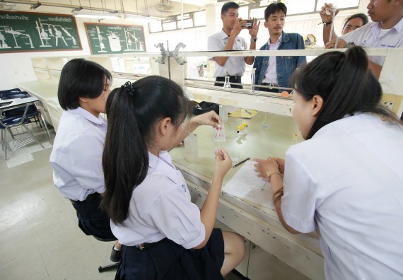 ภาพกิจกรรม คณะวิทยาศาสตร์และเทคโนโลยี จัดค่ายวิทยาศาสตร์โรงเรียนตากพิทยาคม