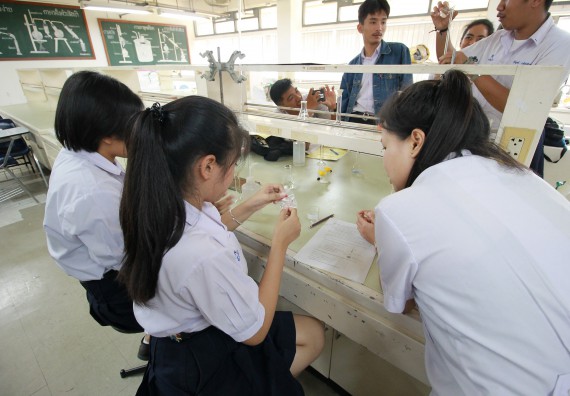 ภาพกิจกรรม คณะวิทยาศาสตร์และเทคโนโลยี จัดค่ายวิทยาศาสตร์โรงเรียนตากพิทยาคม