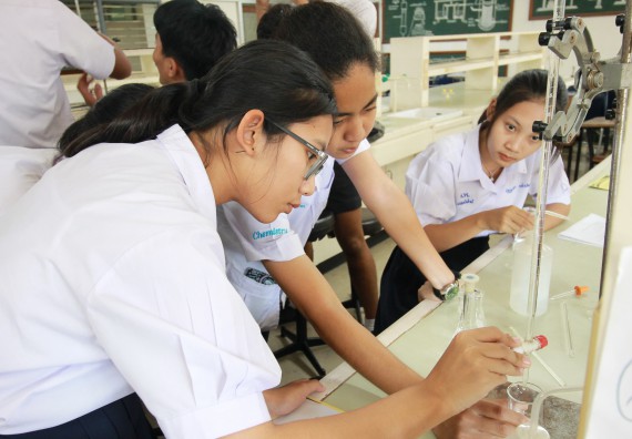 ภาพกิจกรรม คณะวิทยาศาสตร์และเทคโนโลยี จัดค่ายวิทยาศาสตร์โรงเรียนตากพิทยาคม