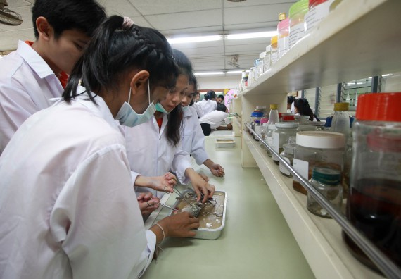 ภาพกิจกรรม คณะวิทยาศาสตร์และเทคโนโลยี จัดค่ายวิทยาศาสตร์โรงเรียนตากพิทยาคม