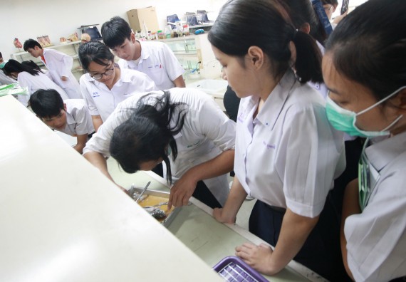 ภาพกิจกรรม คณะวิทยาศาสตร์และเทคโนโลยี จัดค่ายวิทยาศาสตร์โรงเรียนตากพิทยาคม