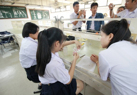 ภาพกิจกรรม คณะวิทยาศาสตร์และเทคโนโลยี จัดค่ายวิทยาศาสตร์โรงเรียนตากพิทยาคม
